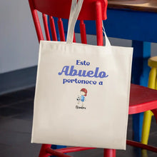 Cargar imagen en el visor de la galería, Este abuelo pertenece a
