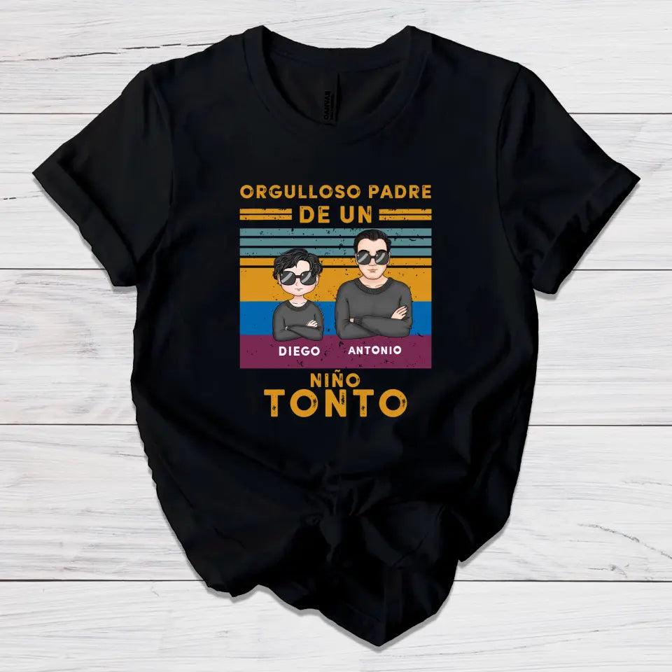 Orgulloso padre de un niño tonto