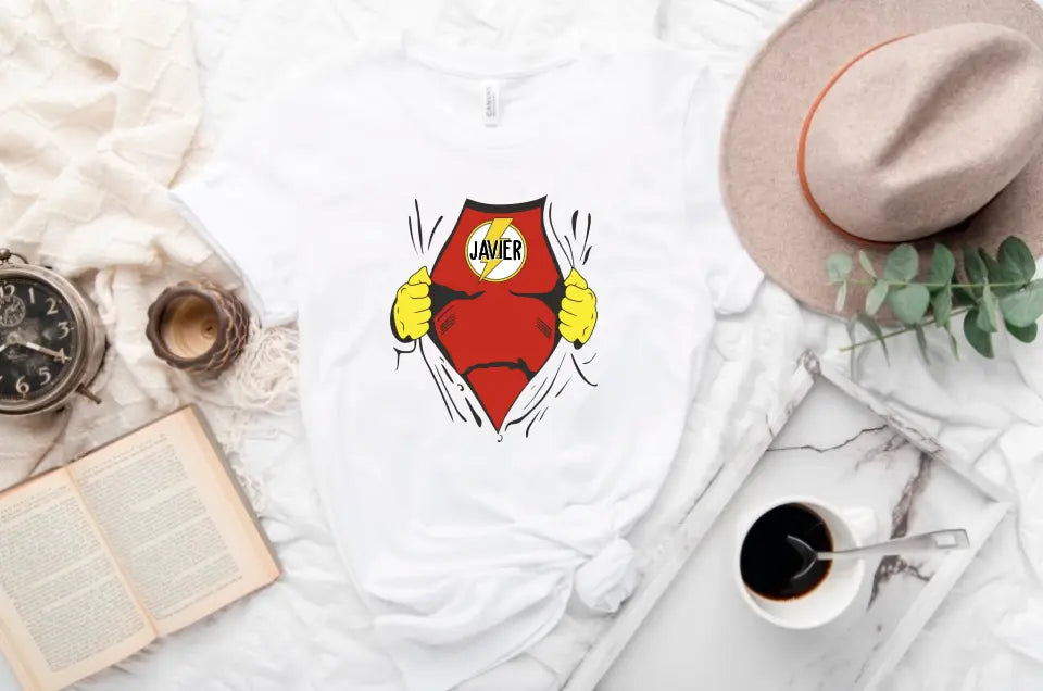 Héroe rojo con relámpago